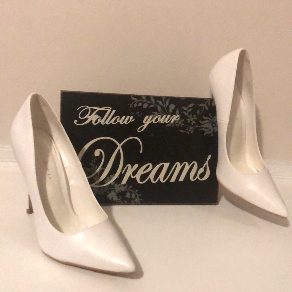 Shoe Republic LA WOMENS White Anniston Pump